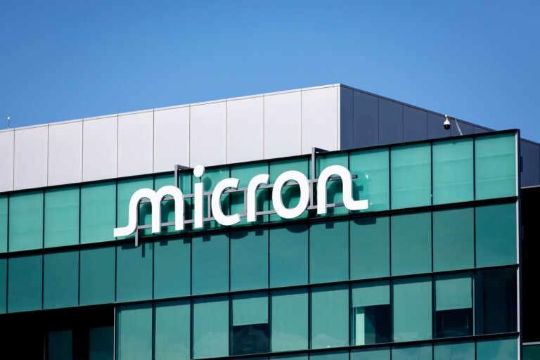 أزمة الذاكرة تضرب الألعاب: Micron تثبت أسعارًا مرتفعة لسنوات وتهدد أسعار XBOX وPlayStation وPC